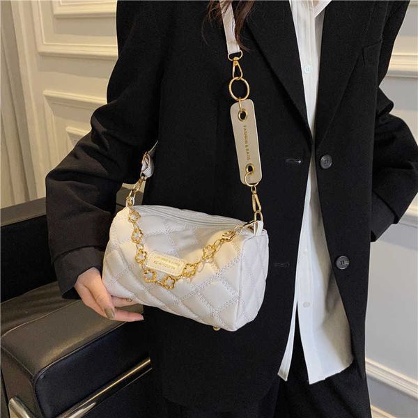 texture bag women's spring new fashion lingge chain messenger bag leisure foreign style pillow bag
texture bag women's spring new fashion lingge chain messenger bag leisure foreign style pillow bag