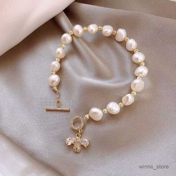 charm bracelets elegant pearl string bracelet for woman luxury pendant bracelet fashion girl's sweet jewelry r230701, Golden;silver
charm bracelets elegant pearl string bracelet for woman luxury pendant bracelet fashion girl's sweet jewelry r230701, Golden;silver