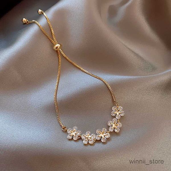 charm bracelets inlaid bracelets for women charm gold colour flower bracelet fashion luxury jewelry party gifts r230701, Golden;silver
charm bracelets inlaid bracelets for women charm gold colour flower bracelet fashion luxury jewelry party gifts r230701, Golden;silver