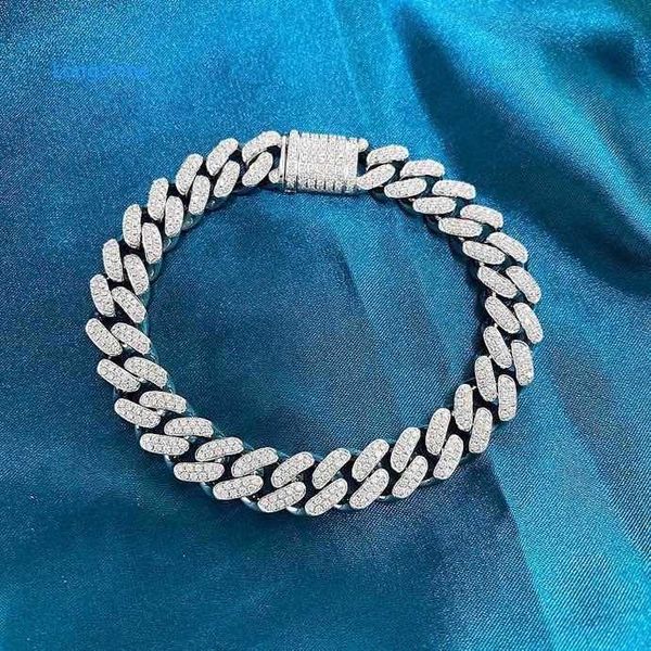 fashion leading hip hop jewelry iced out cuban link chains bracelets for men natural diamond 18k gold bracelet, Golden;silver
fashion leading hip hop jewelry iced out cuban link chains bracelets for men natural diamond 18k gold bracelet, Golden;silver