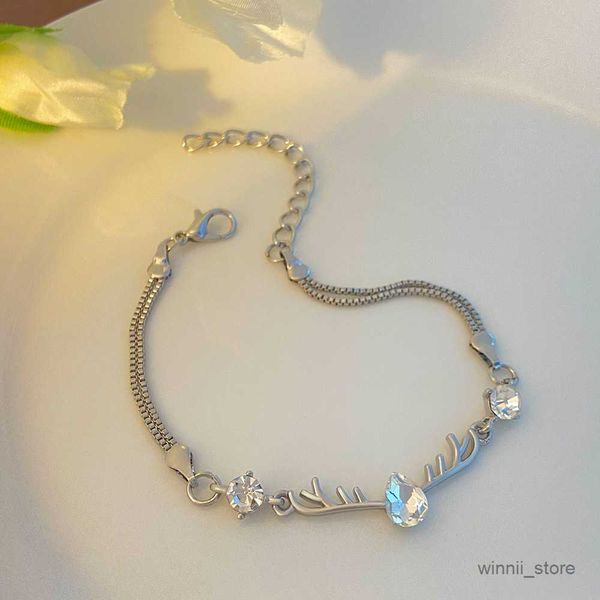 charm bracelets fashion new chain bracelet for women simple personality inlaid diamond elk horn bangles for women jewelry gift r230701, Golden;silver
charm bracelets fashion new chain bracelet for women simple personality inlaid diamond elk horn bangles for women jewelry gift r230701, Golden;silver