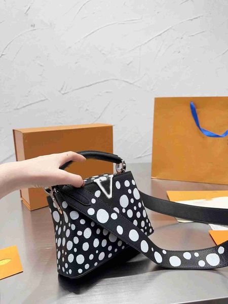 women handbag capucines shoulder bag tote luxurys designers leather crossbody wallet purse
women handbag capucines shoulder bag tote luxurys designers leather crossbody wallet purse
