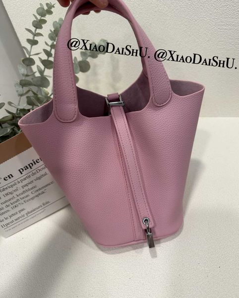 luxury designer bag picotin lock spring summer classic high new grade sensible vegetable basket tc cowhide litchi pattern shopping bucket ha
luxury designer bag picotin lock spring summer classic high new grade sensible vegetable basket tc cowhide litchi pattern shopping bucket ha