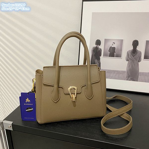 Factory wholesale brand ladies shoulder bags 3 colors Joker solid color leather handbags simple lychee fashion backpack flip metal buckle women handbag, Black-22129#
Factory wholesale brand ladies shoulder bags 3 colors Joker solid color leather handbags simple lychee fashion backpack flip metal buckle women handbag, Black-22129#