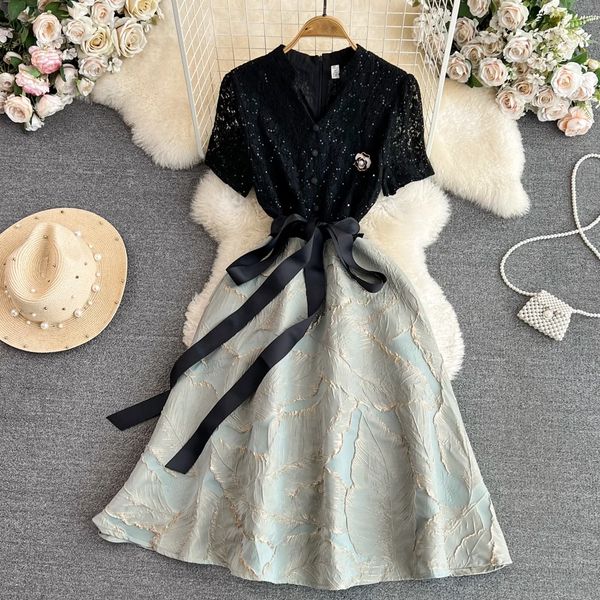 2023 summer french light luxury celebrity style short sleeve lace panel v-neck waist slim a-line jacquard dress, Black;gray
2023 summer french light luxury celebrity style short sleeve lace panel v-neck waist slim a-line jacquard dress, Black;gray