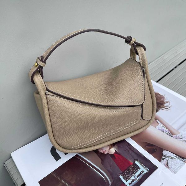 leather handbag women's spring/summer new geometric pillow bag high-end shoulder crossbody cowhide women's bag
leather handbag women's spring/summer new geometric pillow bag high-end shoulder crossbody cowhide women's bag