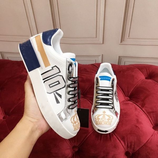 2023 men women sneaker casual shoes snake chaussures leather sneakers stripes shoe walking sports trainers add0450, Red;white
2023 men women sneaker casual shoes snake chaussures leather sneakers stripes shoe walking sports trainers add0450, Red;white