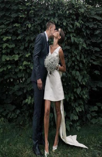 simple short wedding dresses 2021 satin v neck bride dress big bow on back white vestido de novia plus size formal1403381
simple short wedding dresses 2021 satin v neck bride dress big bow on back white vestido de novia plus size formal1403381