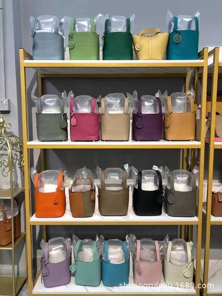 designer picotin lock bags 2023 new colored vegetable basket bag genuine leather bucket litchi pattern versatile and simple handheld women&#
designer picotin lock bags 2023 new colored vegetable basket bag genuine leather bucket litchi pattern versatile and simple handheld women&#