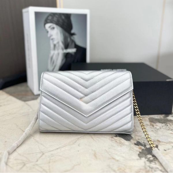 brand-name handbag square chain bag leather handbag large capacity shoulder bag quilted messenger bag calf leather shoulder bag chain
brand-name handbag square chain bag leather handbag large capacity shoulder bag quilted messenger bag calf leather shoulder bag chain