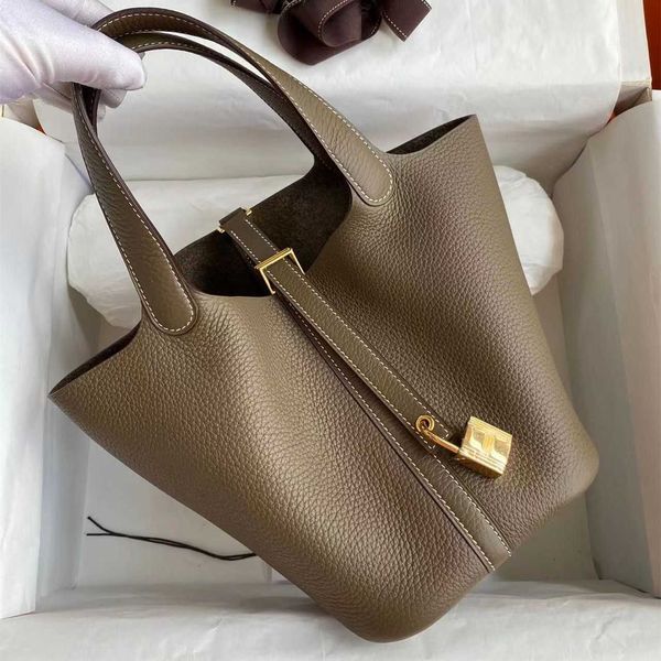 designer picotin lock bags half-hand sewn wax thread lychee texture tc leather portable vegetable basket bucket women's bag fashionable
designer picotin lock bags half-hand sewn wax thread lychee texture tc leather portable vegetable basket bucket women's bag fashionable