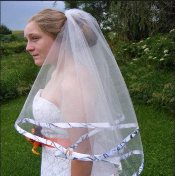 2016 new arrival elbow length wedding ribbon edge short two layer bridal veil with comb 497225, Black
2016 new arrival elbow length wedding ribbon edge short two layer bridal veil with comb 497225, Black