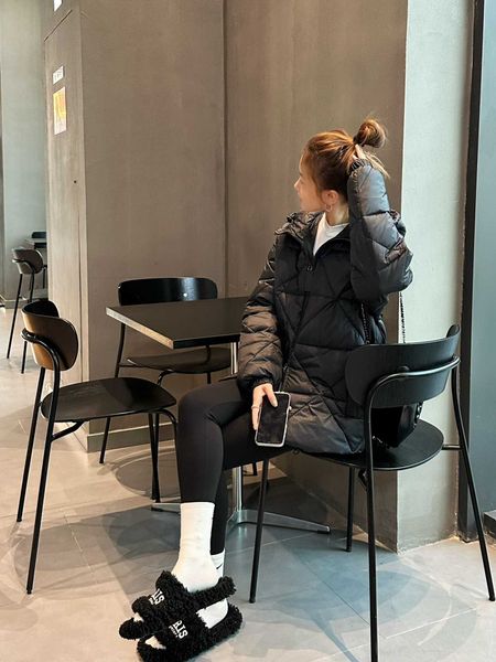 autumn and winter men's and women's down jackets, goose down lining, hood huada fabric, high-end non-running velvet, fashion trend, Black;brown
autumn and winter men's and women's down jackets, goose down lining, hood huada fabric, high-end non-running velvet, fashion trend, Black;brown