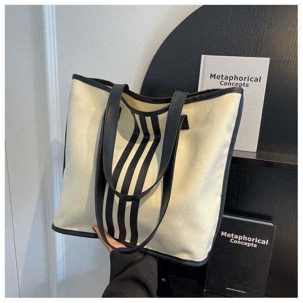 large capacity casual striped portable bag for women's new canvas tote bag niche fashion one shoulder underarm bag
large capacity casual striped portable bag for women's new canvas tote bag niche fashion one shoulder underarm bag