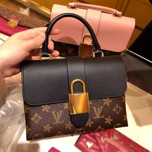 2023 designer luxury locky bb bags fashion women bag genuine leather handbag shoulder messenger package brand color matching crossbody tote
2023 designer luxury locky bb bags fashion women bag genuine leather handbag shoulder messenger package brand color matching crossbody tote