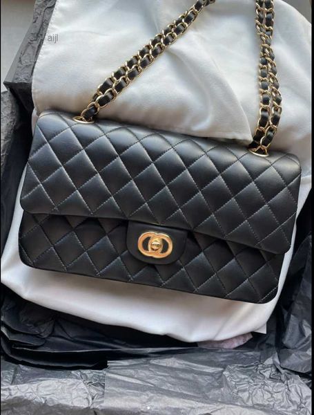 2023 designer bag custom luxury brand handbag leather cowhide gold or silver chain slant shoulder black pink and white
2023 designer bag custom luxury brand handbag leather cowhide gold or silver chain slant shoulder black pink and white