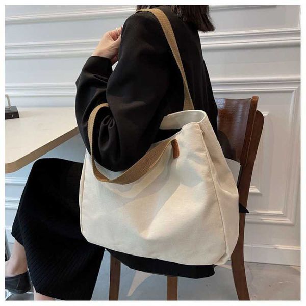 canvas bag college student class bag women's new trend large capacity portable tote bag versatile shoulder bag 
canvas bag college student class bag women's new trend large capacity portable tote bag versatile shoulder bag