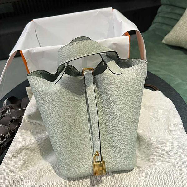 designer picotin lock bags handheld vegetable basket bag leather bucket lychee grain tc cow high-end hand sewn wax line batch guangzhou wome
designer picotin lock bags handheld vegetable basket bag leather bucket lychee grain tc cow high-end hand sewn wax line batch guangzhou wome