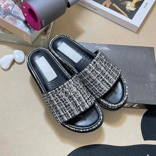 twelve buckle letter slippers women's designer sandals 2023 summer new hundred with casual thick bottom slippers a word open toe sandal, Black
twelve buckle letter slippers women's designer sandals 2023 summer new hundred with casual thick bottom slippers a word open toe sandal, Black