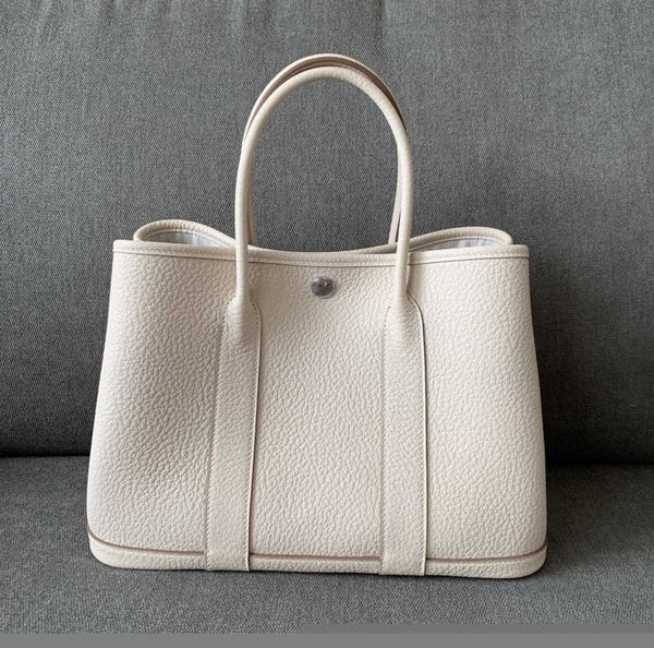 10a shopping totes garden bag lady cowhide handbag fashion garden party shoulder designer high-capacity wallets leather classic
10a shopping totes garden bag lady cowhide handbag fashion garden party shoulder designer high-capacity wallets leather classic