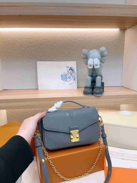 women tote bag designer fashion letter embossing design chain messenger package clutch handbag luxury brand crossbody evening packages
women tote bag designer fashion letter embossing design chain messenger package clutch handbag luxury brand crossbody evening packages