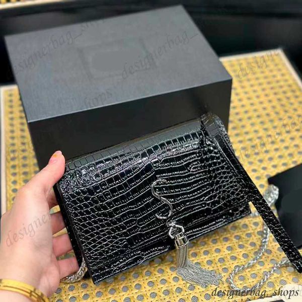 designer bag crocodile pattern tassel chain decoration genuine cowhide material shoulder bag crossbody clutch women's fashion street ba
designer bag crocodile pattern tassel chain decoration genuine cowhide material shoulder bag crossbody clutch women's fashion street ba