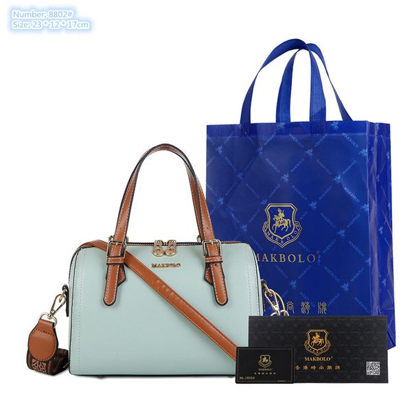 Factory wholesale brand ladies shoulder bags 2 colors elegant atmosphere classic printed pillow bag horizontal large-capacity padded leather handbag, Green-8802#
Factory wholesale brand ladies shoulder bags 2 colors elegant atmosphere classic printed pillow bag horizontal large-capacity padded leather handbag, Green-8802#