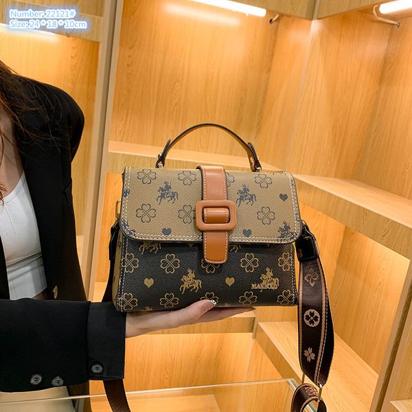 Factory wholesale brand ladies shoulder bag 2 colors flip belt fashion handbag thickened printed leather mobile phone coin purse crocodile foreign style handbags, Brown- 22121#
Factory wholesale brand ladies shoulder bag 2 colors flip belt fashion handbag thickened printed leather mobile phone coin purse crocodile foreign style handbags, Brown- 22121#