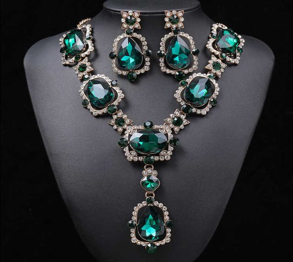 new exaggerated necklace set with oversized personality and fashionable collarbone chain inlaid female alloy 230628, Silver
new exaggerated necklace set with oversized personality and fashionable collarbone chain inlaid female alloy 230628, Silver