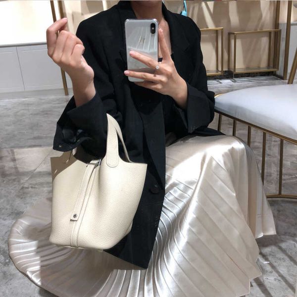 designer picotin lock bags 2023 colored vegetable basket bag cowhide bucket lichi pattern head layer simple and versatile handheld women
designer picotin lock bags 2023 colored vegetable basket bag cowhide bucket lichi pattern head layer simple and versatile handheld women