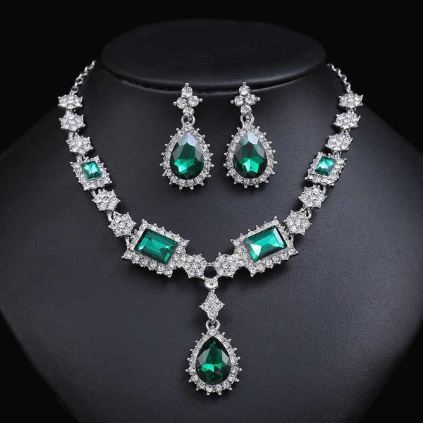 new fashion temperament artificial necklace earring set women's electroplated alloy clavicle chain 230628, Silver
new fashion temperament artificial necklace earring set women's electroplated alloy clavicle chain 230628, Silver