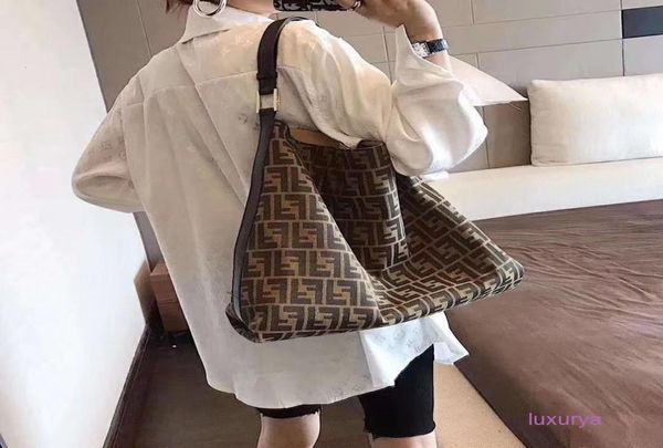 vintage men women leisure series clutch bags with detachable leather wristband7856652
vintage men women leisure series clutch bags with detachable leather wristband7856652