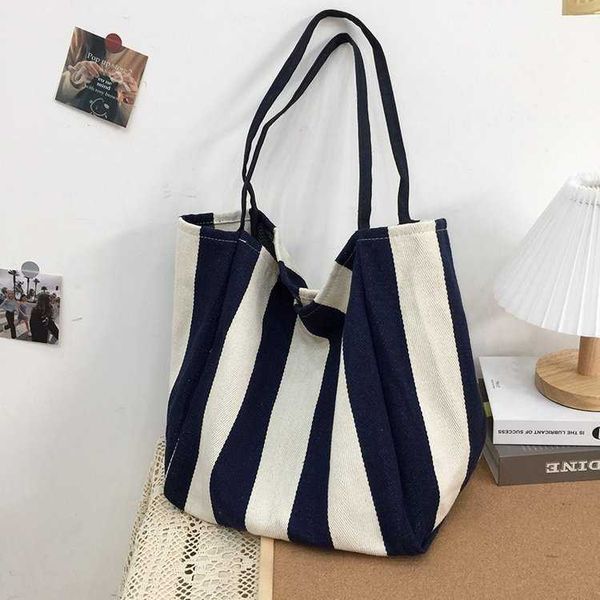 new leisure versatile women's tote bag large capacity canvas bag contrast stripe one shoulder shopping bag handbag
new leisure versatile women's tote bag large capacity canvas bag contrast stripe one shoulder shopping bag handbag