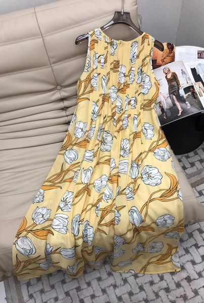 new fashion style round neck yellow printed pleated silk dress super quality designer women's clothing for lady, White;black
new fashion style round neck yellow printed pleated silk dress super quality designer women's clothing for lady, White;black
