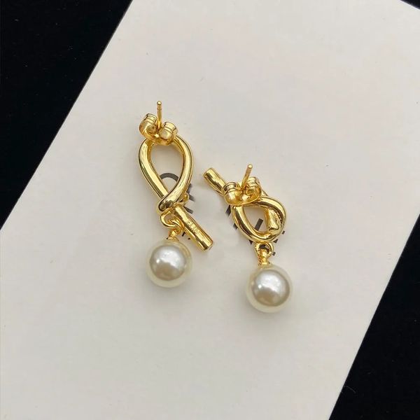18k gold plated designer pearl earrings branded crystal studs women's wedding party jewellery non-fading, Golden;silver
18k gold plated designer pearl earrings branded crystal studs women's wedding party jewellery non-fading, Golden;silver
