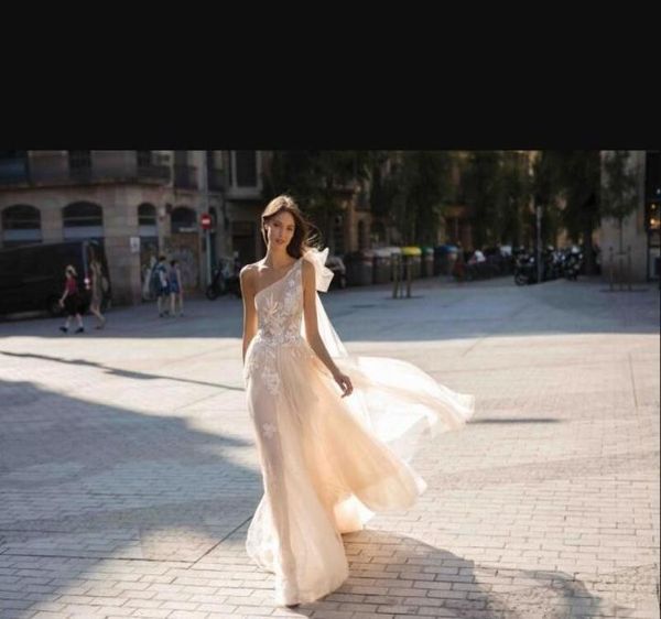 2019 berta bohemian wedding dresses one shoulder lace appliqued sequins boho wedding dress a line custom made bridal gown vestidos9224694, White
2019 berta bohemian wedding dresses one shoulder lace appliqued sequins boho wedding dress a line custom made bridal gown vestidos9224694, White