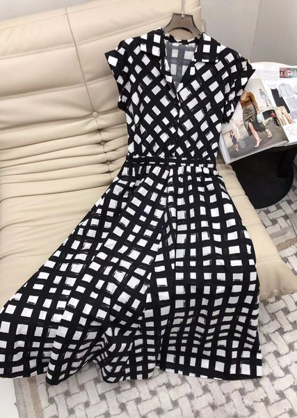 designer urban dresses new product collar and waist up printed dress for woman apparel, White;black
designer urban dresses new product collar and waist up printed dress for woman apparel, White;black