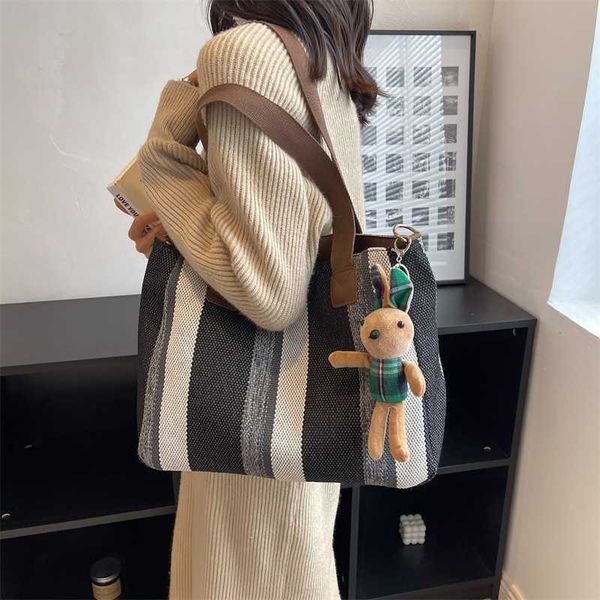 canvas bag for women with large capacity new portable commuting bag for women with high-end feeling niche cross body tote bag for going out
canvas bag for women with large capacity new portable commuting bag for women with high-end feeling niche cross body tote bag for going out