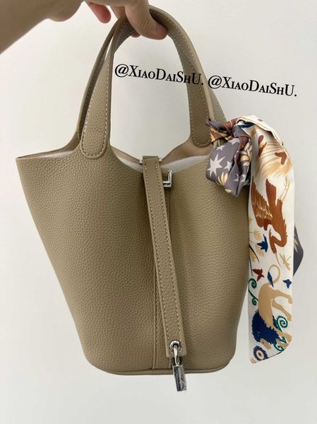 luxury designer bag picotin lock high classic new spring summer grade sensible vegetable basket tc cowhide litchi pattern shopping bucket ha
luxury designer bag picotin lock high classic new spring summer grade sensible vegetable basket tc cowhide litchi pattern shopping bucket ha