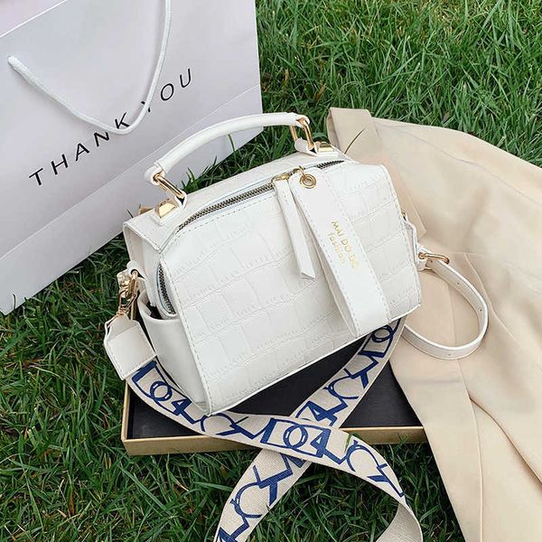 bag small design new fashion shoulder strap portable messenger bag fashion pillow bag
bag small design new fashion shoulder strap portable messenger bag fashion pillow bag