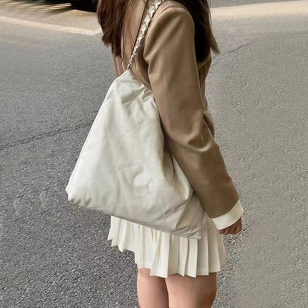 2023 new diagonal straddle bag shopping bag shoulder bag women's bag high capacity tote bucket bag
2023 new diagonal straddle bag shopping bag shoulder bag women's bag high capacity tote bucket bag