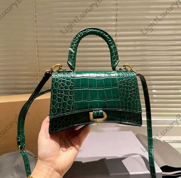 cross body fashion designer bags small crocodile leather hourglass totes women handbags shopping purses wallet luxury pu leather with letter
cross body fashion designer bags small crocodile leather hourglass totes women handbags shopping purses wallet luxury pu leather with letter