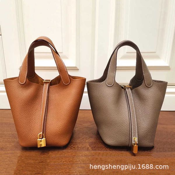 designer picotin lock bags 2023 new style vegetable basket women's bag litchi grain 18 22 head layer cowhide leather portable bucket st
designer picotin lock bags 2023 new style vegetable basket women's bag litchi grain 18 22 head layer cowhide leather portable bucket st