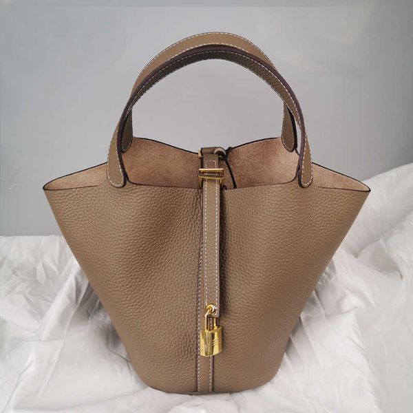 designer picotin lock bags new style leather handbag for middle-aged mother simple and fashionable bucket large capacity vegetable basket wo
designer picotin lock bags new style leather handbag for middle-aged mother simple and fashionable bucket large capacity vegetable basket wo