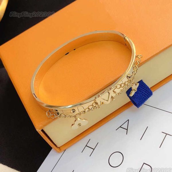designer bangles bangle luxury charm bracelets women pendant letter jewelry 18k gold plated stainless steel wristband cuff fashion accessori, Black
designer bangles bangle luxury charm bracelets women pendant letter jewelry 18k gold plated stainless steel wristband cuff fashion accessori, Black