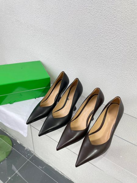2023 women shoes slippers female square toe sandals word with stiletto flashing diamond fairy style high-heeled sandals size 35-40, Black
2023 women shoes slippers female square toe sandals word with stiletto flashing diamond fairy style high-heeled sandals size 35-40, Black