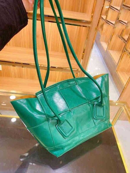 evening bag 2 size woven crossbow fashion handbag shoulde leather luxury designer brand crossbody female vintage tote 220314
evening bag 2 size woven crossbow fashion handbag shoulde leather luxury designer brand crossbody female vintage tote 220314