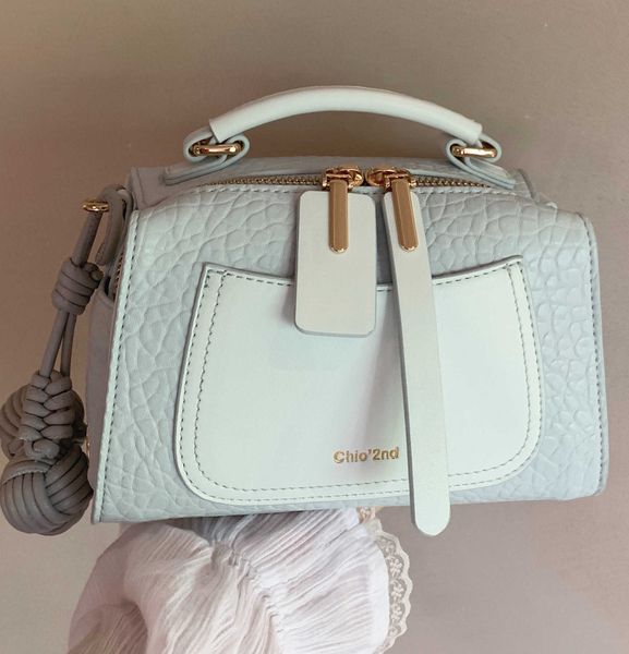 nanfeng chio2nd ice blue mystery pillow bag new bag women's commuter handbag one shoulder crossbody bag 
nanfeng chio2nd ice blue mystery pillow bag new bag women's commuter handbag one shoulder crossbody bag