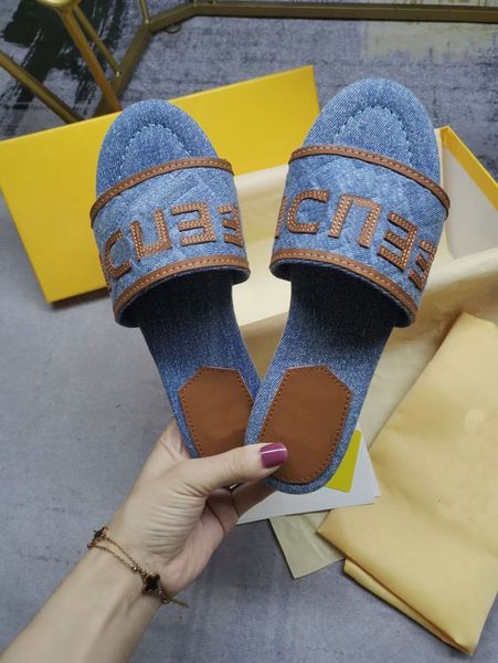 luxury slippers women's sting letter sandals flat bottom mule slippers fashion summer beach designer bottom women's shoes 35-42, Black
luxury slippers women's sting letter sandals flat bottom mule slippers fashion summer beach designer bottom women's shoes 35-42, Black