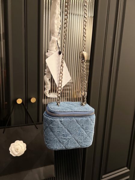 fashion womens mens high texture bag handbag famous designer small crossbody purse mini box bag women shoulder bags messenger bag
fashion womens mens high texture bag handbag famous designer small crossbody purse mini box bag women shoulder bags messenger bag